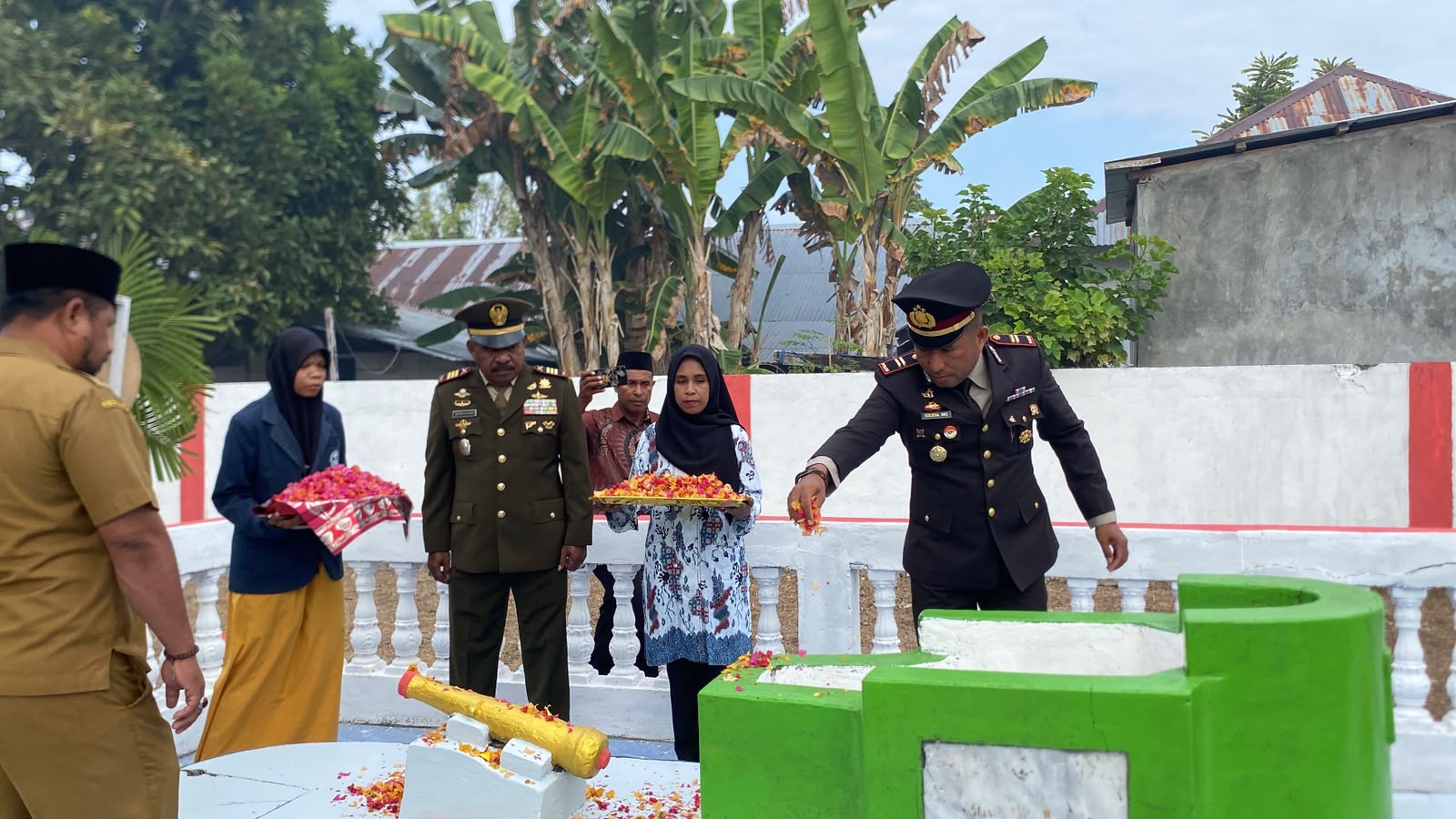 Harmoni Merah Putih di Ujung Timur Seram : Khidmatnya Ziarah Tabur Bunga di Makam Mayor Abdullah 