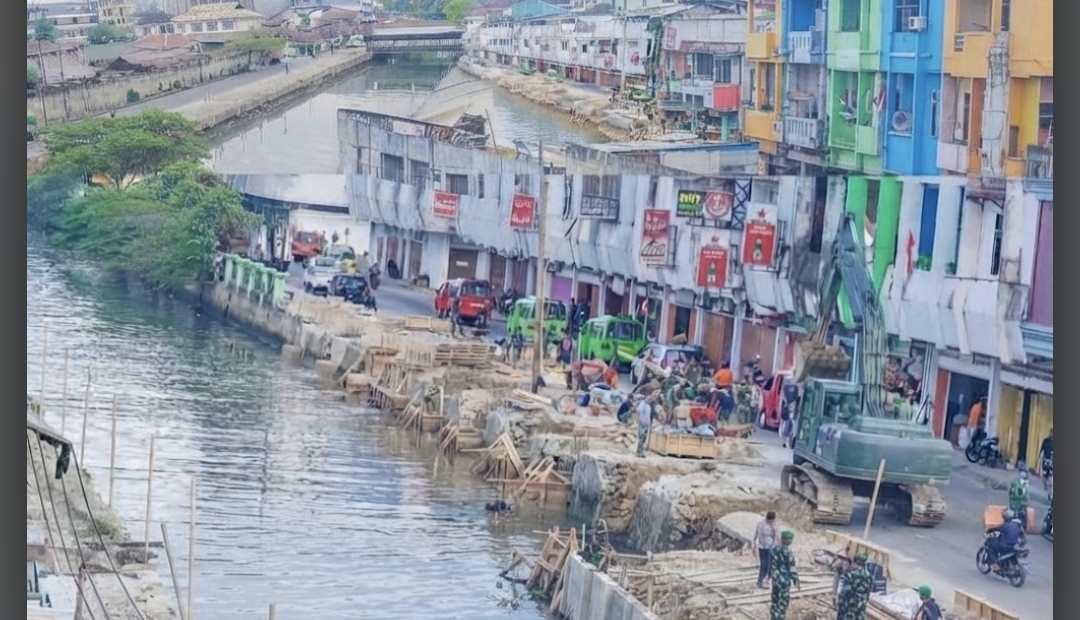 Trotoar Pasar Mardika Disorot, Kodam XV/Pattimura Buka Suara: Beberkan Fakta di Balik Pembangunan!"