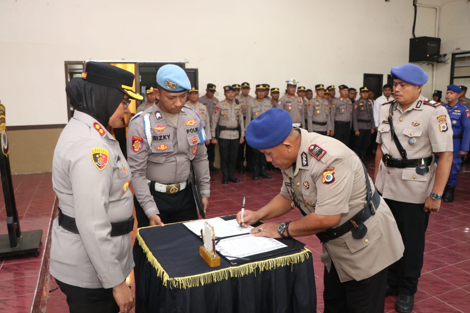 Kapolres Buru Pimpin Upacara Serah Terima Jabatan Kasat Polairud